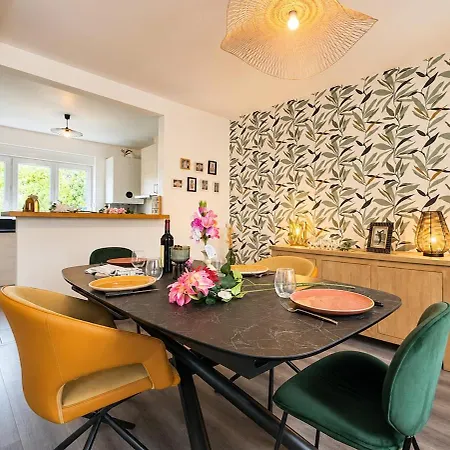 2-bedroom Apartment, 2 Bathrooms, Wifi & Garage 公寓