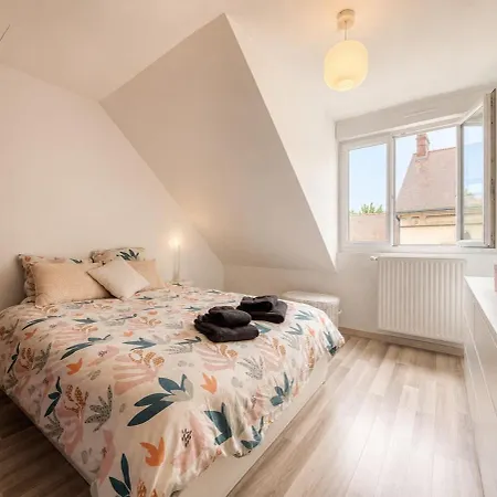 2-bedroom Apartment, 2 Bathrooms, Wifi & Garage 公寓