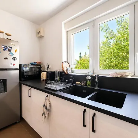2-bedroom Apartment, 2 Bathrooms, Wifi & Garage 阿朗松